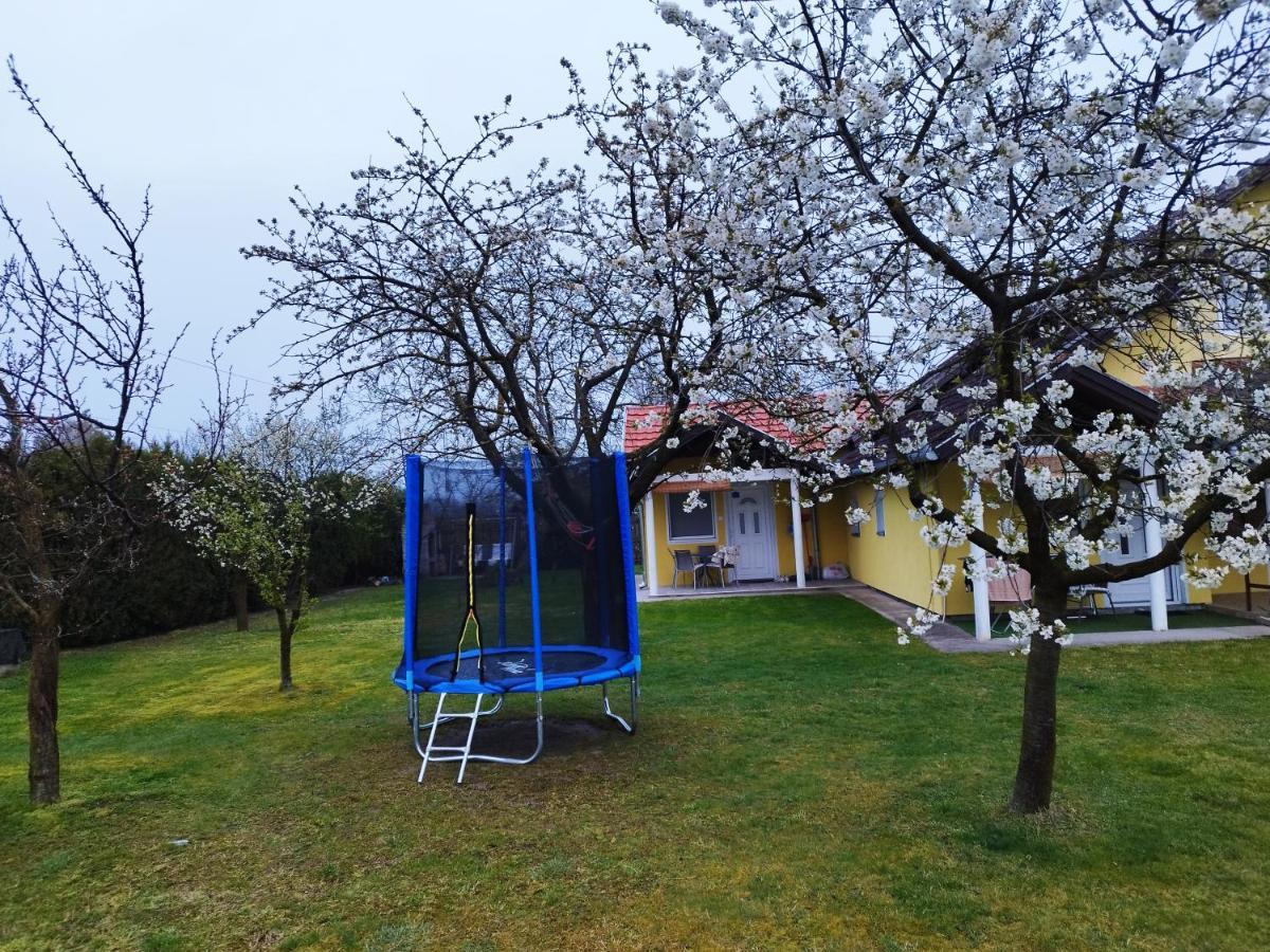 Soba Milica Hotell Palić Exteriör bild