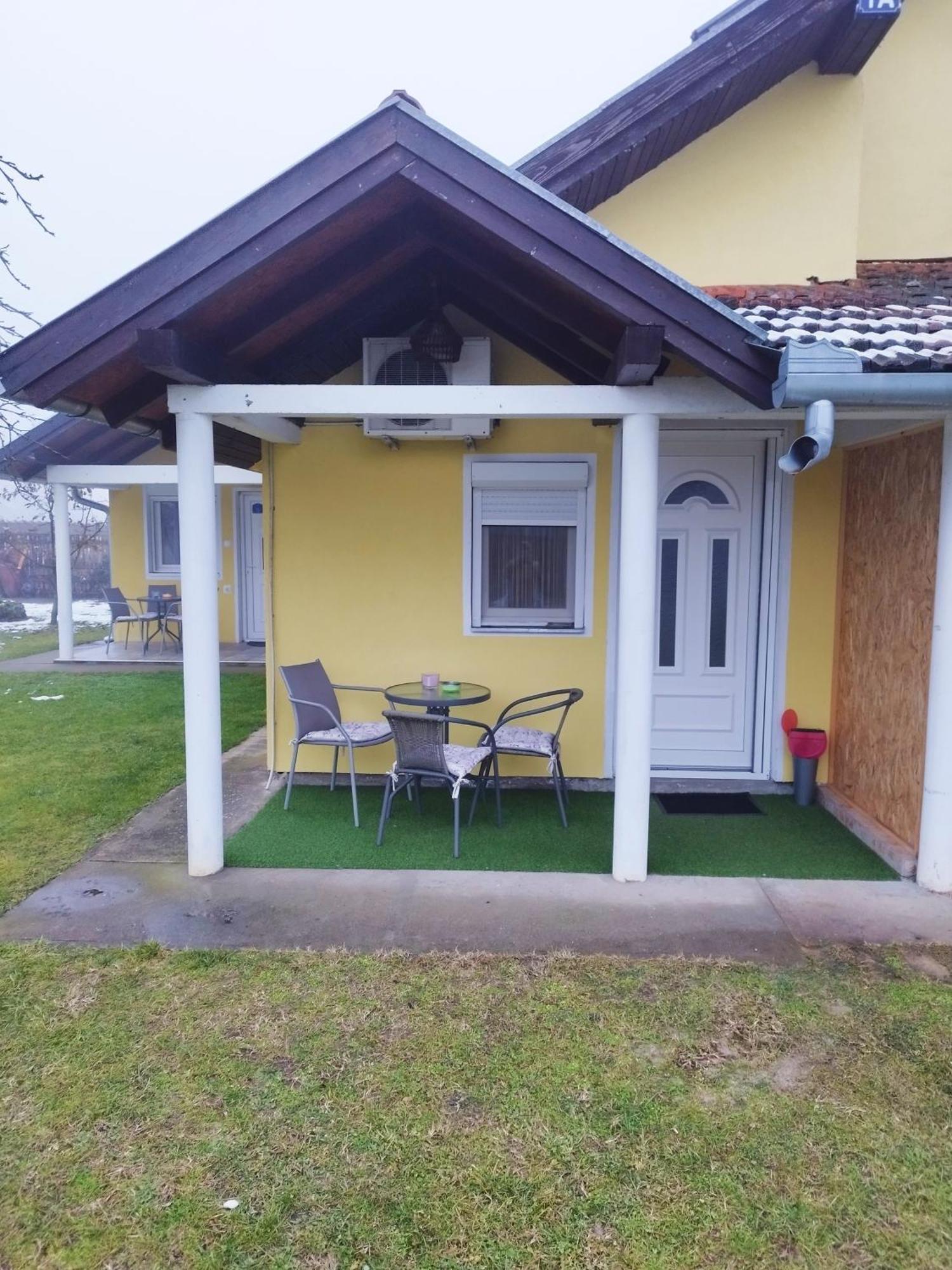 Soba Milica Hotell Palić Exteriör bild